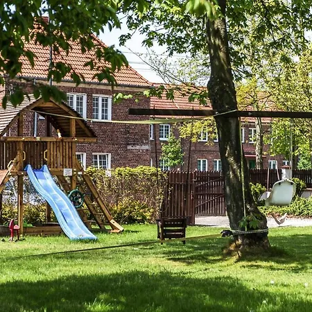 In With Play Equipment Daire *